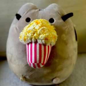 Pusheen with Popcorn